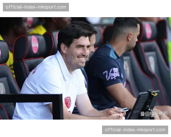 专访伯恩茅斯主帅伊劳拉:我们是如何打造英超最坚韧防守的 专访伯恩茅斯主帅伊劳拉:我们是如何打造英超最坚韧防守的