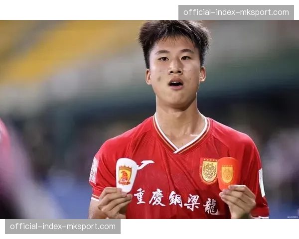 申花弃将在重庆铜梁龙重获新生，成防线核心